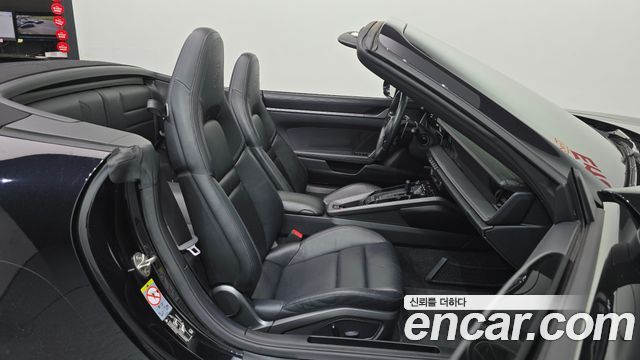 Porsche 911 2021 — photo 16