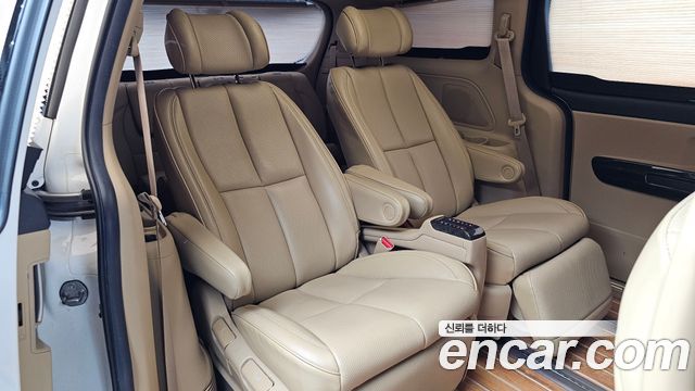 Kia Canival 2019 — photo 11