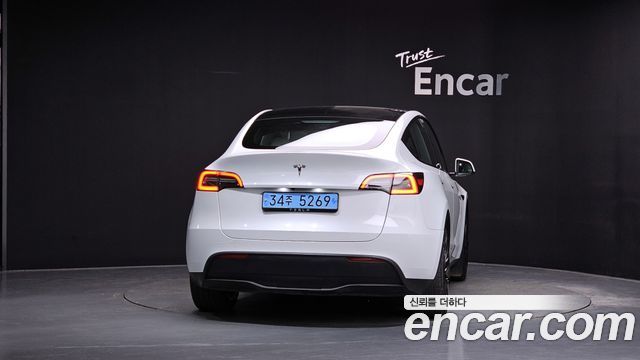 Tesla Model Y 2024 — photo 4