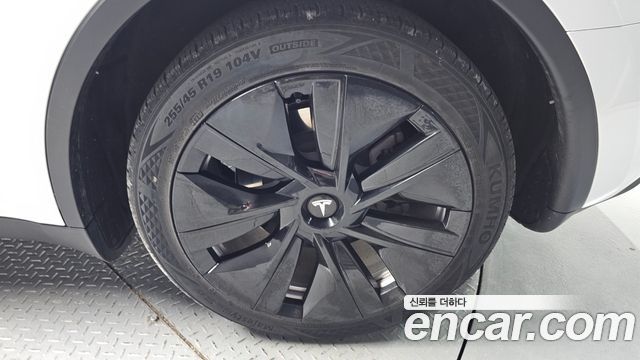 Tesla Model Y 2024 — photo 7