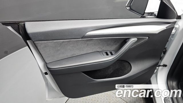 Tesla Model Y 2024 — photo 14
