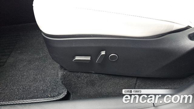Tesla Model Y 2024 — photo 33