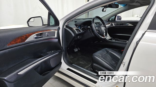 Lincoln MKZ 2016 — photo 10