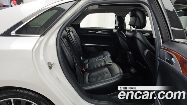 Lincoln MKZ 2016 — photo 12