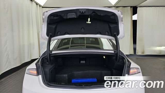 Lincoln MKZ 2016 — photo 20