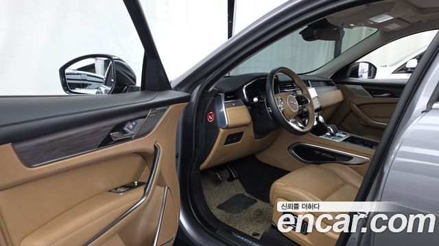 Jaguar F-PACE 2022 — photo 13