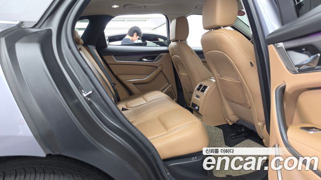 Jaguar F-PACE 2022 — photo 18