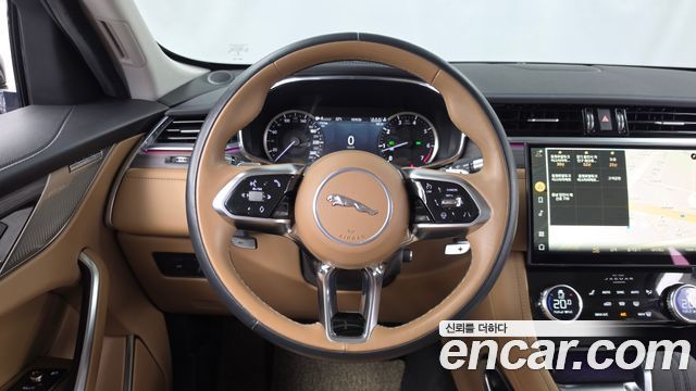 Jaguar F-PACE 2022 — photo 19