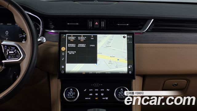 Jaguar F-PACE 2022 — photo 20