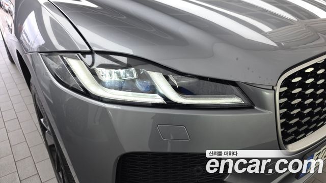 Jaguar F-PACE 2022 — photo 8