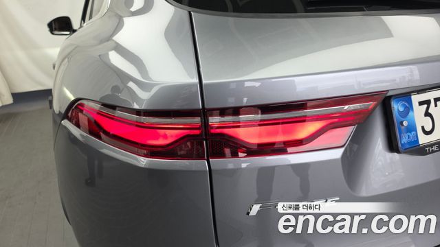 Jaguar F-PACE 2022 — photo 9