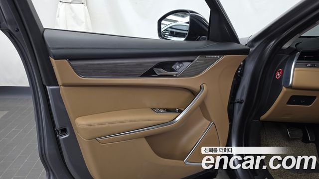 Jaguar F-PACE 2022 — photo 14