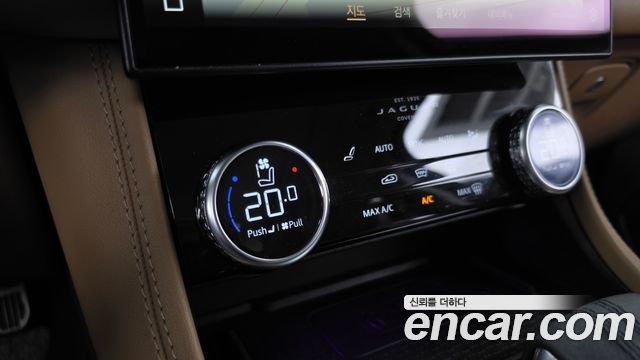 Jaguar F-PACE 2022 — photo 28