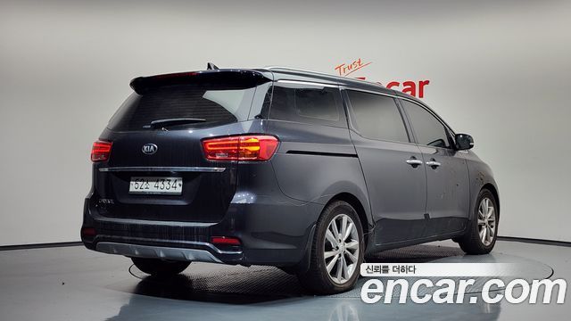Kia Canival 2019 — photo 2