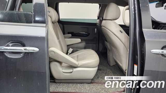 Kia Canival 2019 — photo 17