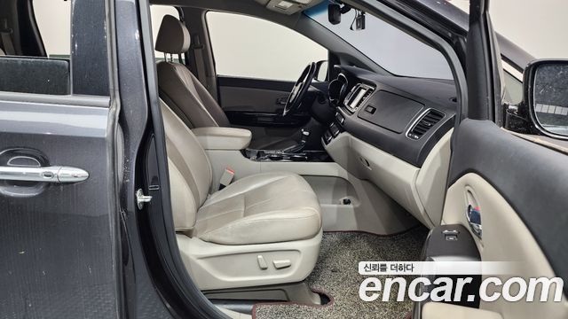 Kia Canival 2019 — photo 16
