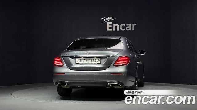Mercedes-Benz E-Class 2020 — photo 4