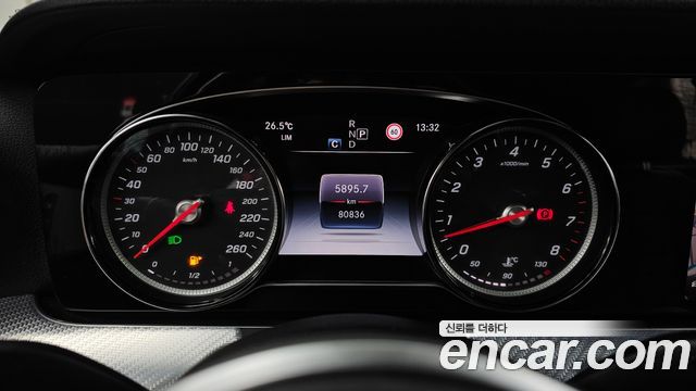 Mercedes-Benz E-Class 2020 — photo 11