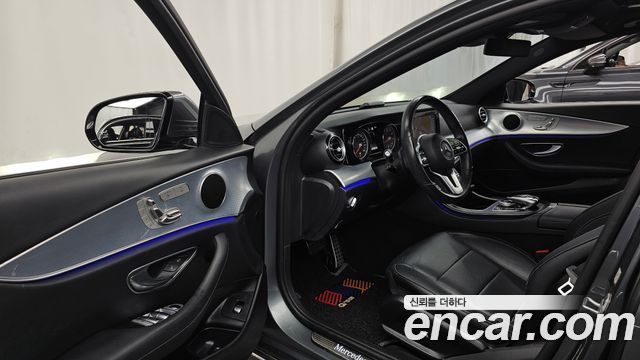 Mercedes-Benz E-Class 2020 — photo 13