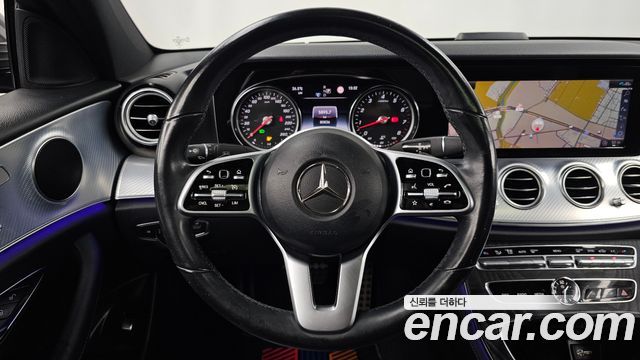 Mercedes-Benz E-Class 2020 — photo 19