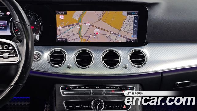 Mercedes-Benz E-Class 2020 — photo 20