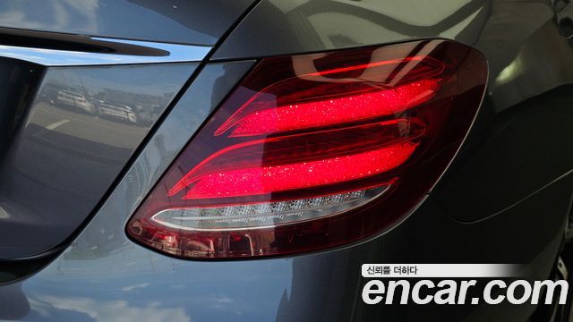 Mercedes-Benz E-Class 2020 — photo 9