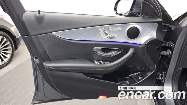 Mercedes-Benz E-Class 2020 — photo 14