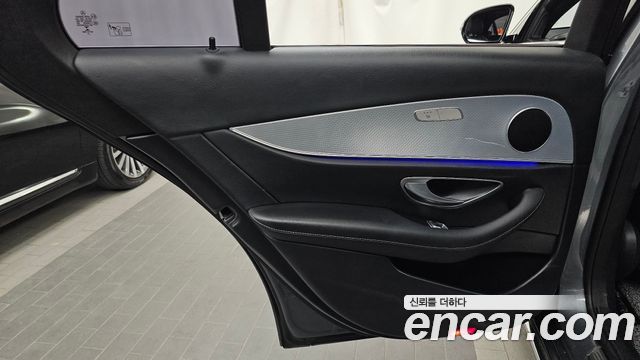 Mercedes-Benz E-Class 2020 — photo 15