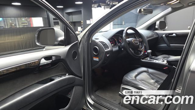 Audi Q7 2015 — photo 10