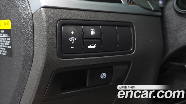 Hyundai Genesis 2016 — photo 18