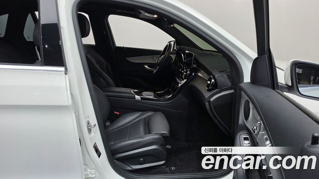 Mercedes-Benz GLC-Class 2021 — photo 16