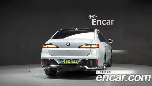 BMW 7-Series 2025 — photo 4