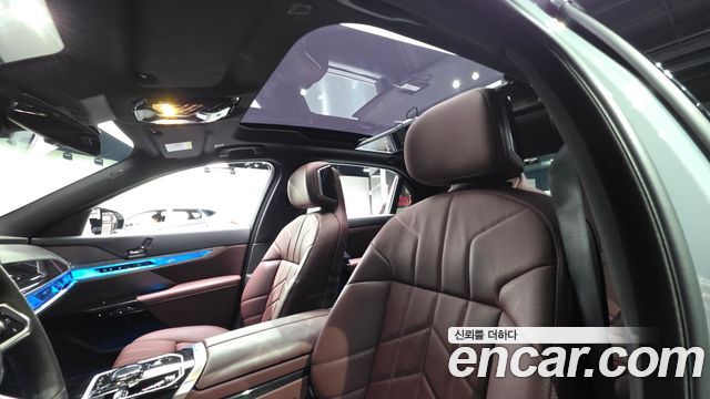 BMW 7-Series 2025 — photo 17