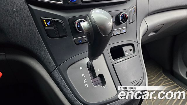 Hyundai Starex 2017 — photo 9