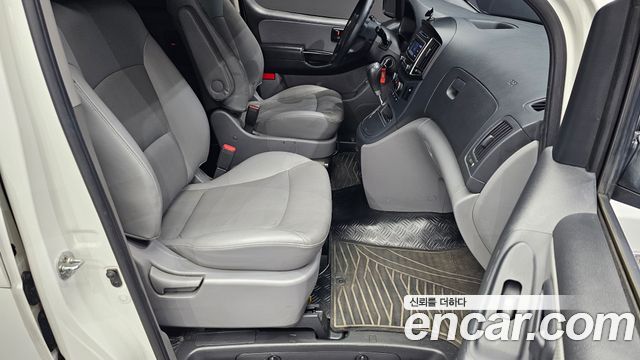 Hyundai Starex 2017 — photo 12
