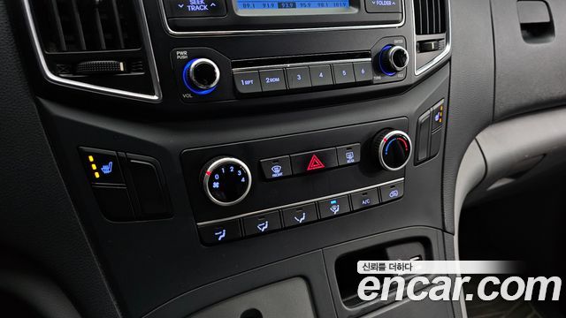 Hyundai Starex 2017 — photo 15