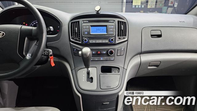 Hyundai Starex 2017 — photo 18