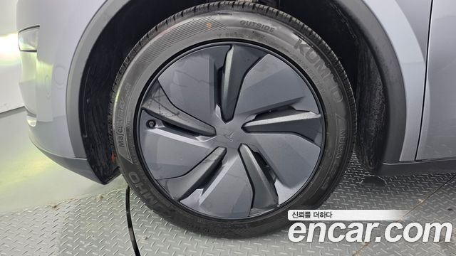 Tesla Model Y 2025 — photo 5