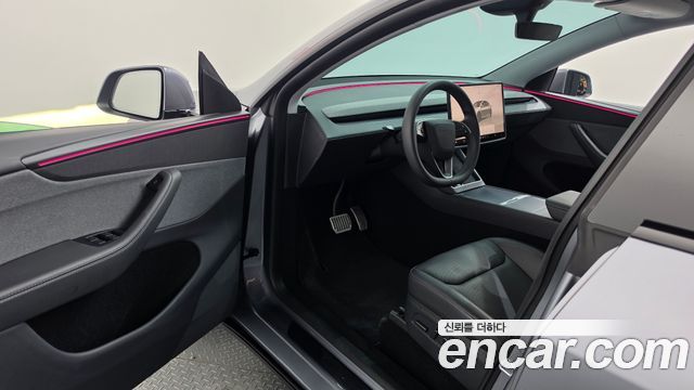 Tesla Model Y 2025 — photo 13