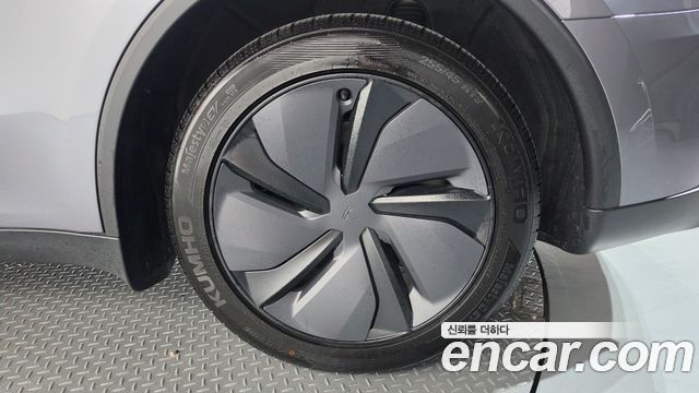 Tesla Model Y 2025 — photo 7