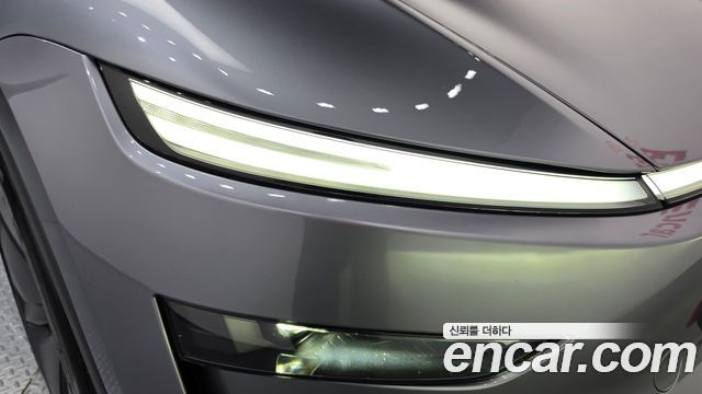 Tesla Model Y 2025 — photo 8