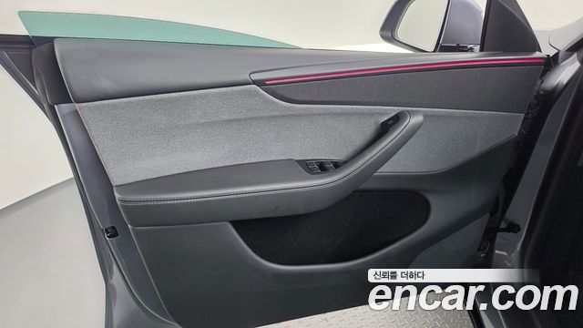 Tesla Model Y 2025 — photo 14