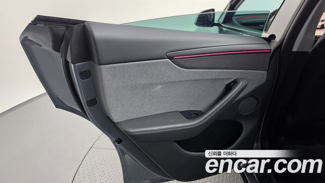 Tesla Model Y 2025 — photo 15