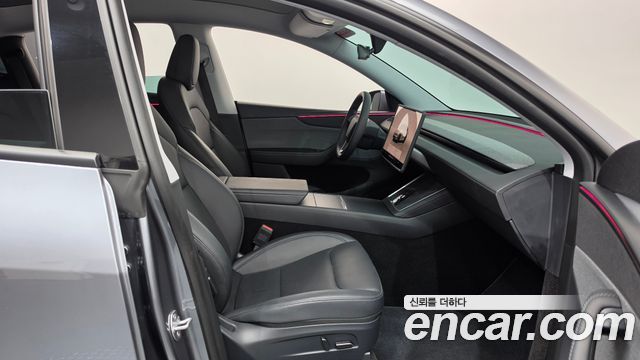 Tesla Model Y 2025 — photo 16
