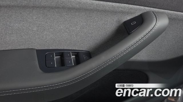 Tesla Model Y 2025 — photo 27