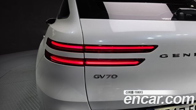 Genesis GV70 2025 — photo 9