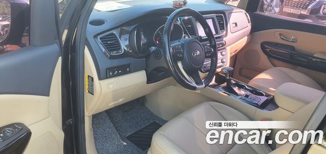 Kia Canival 2019 — photo 8