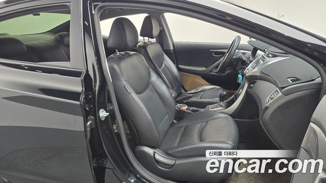 Hyundai AVANTE 2014 — photo 12