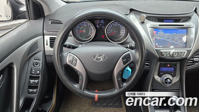 Hyundai AVANTE 2014 — photo 13