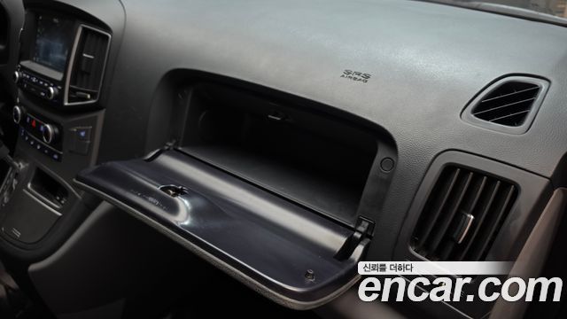 Hyundai Starex 2019 — photo 17